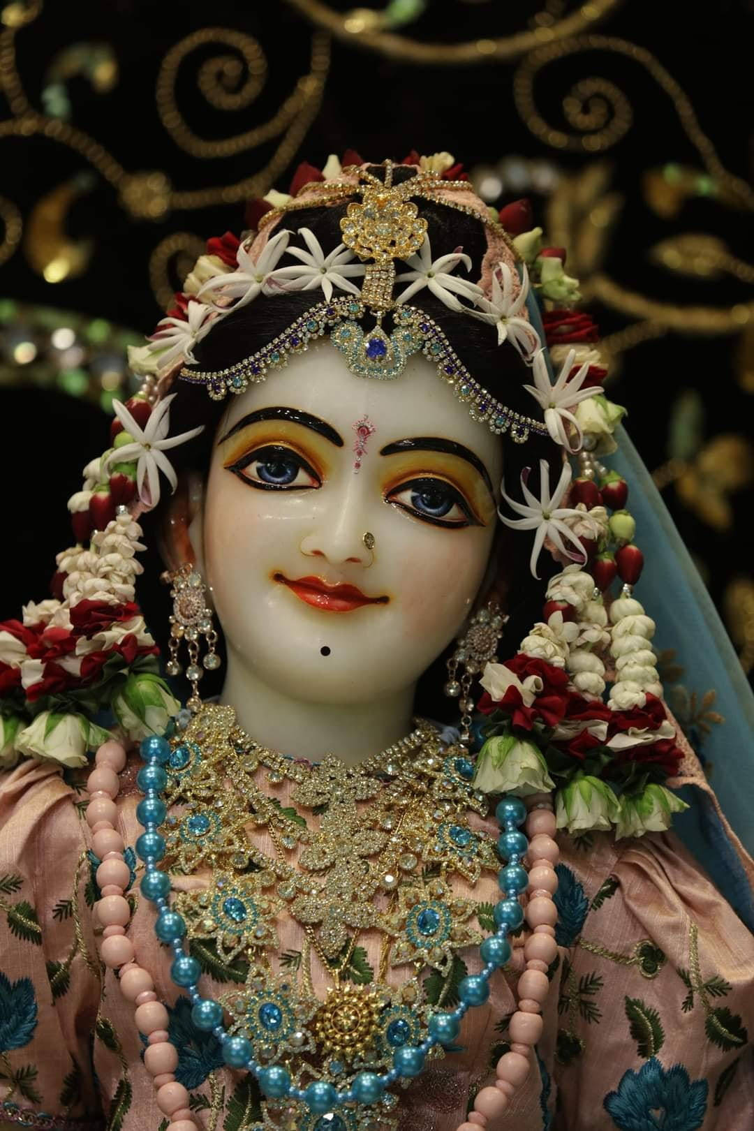 Beautiful Krishna Eternal Consort Statue Wallpaper
