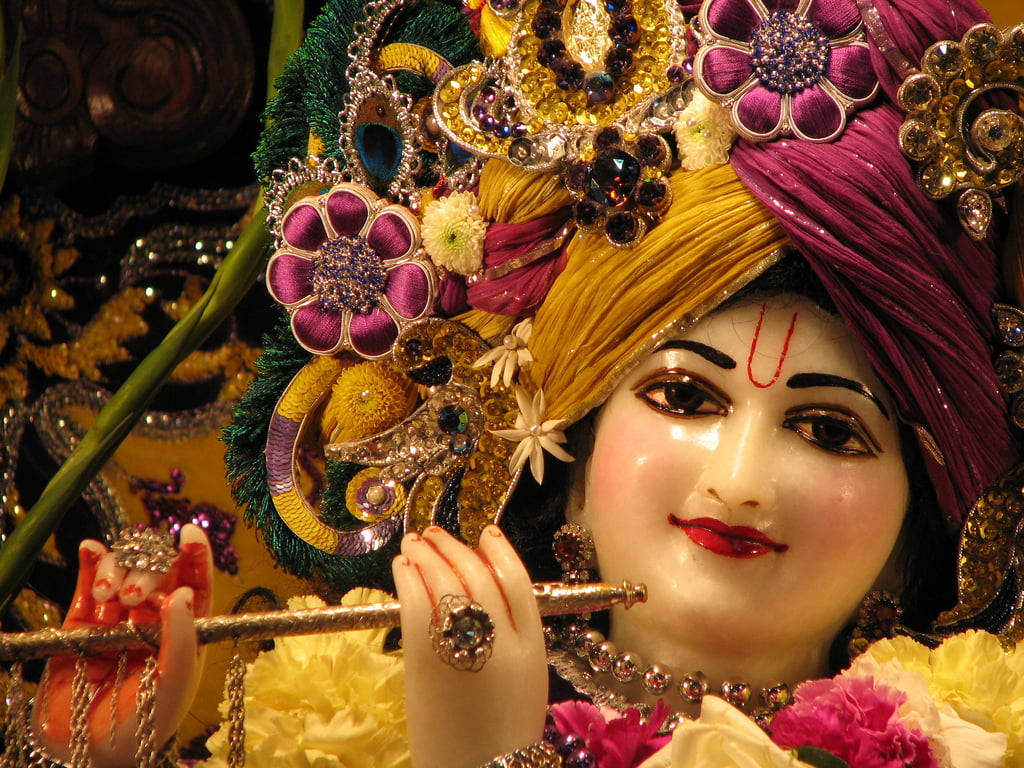 Beautiful Krishna Statue Smile Wallpaper