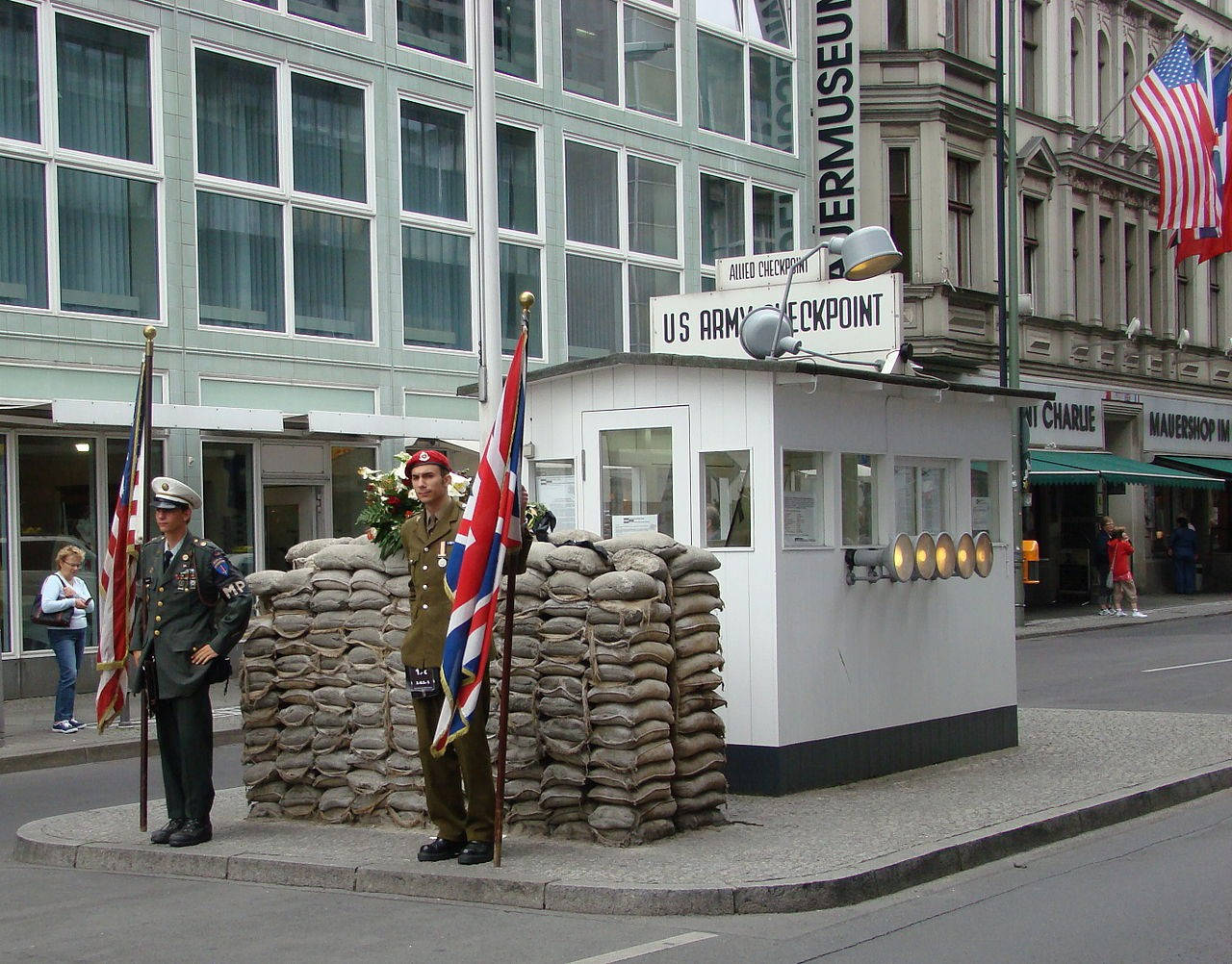 Berlin Us Charlie Checkpoint Wallpaper