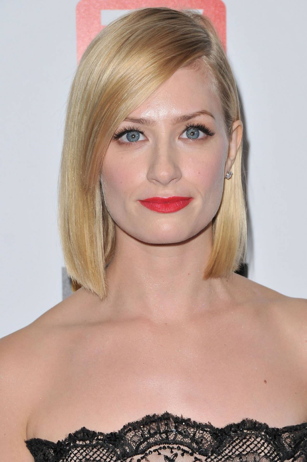 100 Free Beth Behrs HD Wallpapers & Backgrounds - MrWallpaper.com