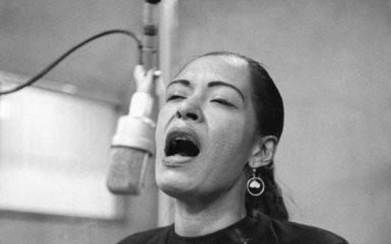 Billie Holiday During A Recording Wallpaper