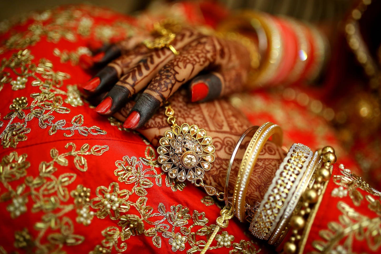 Black Floral Hand Mehndi Indian Wedding Wallpaper