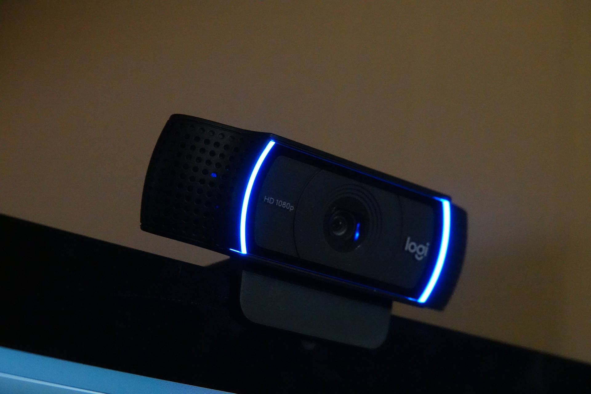 Download free Black Rectangle Webcam With Blue Light Wallpaper -  MrWallpaper.com