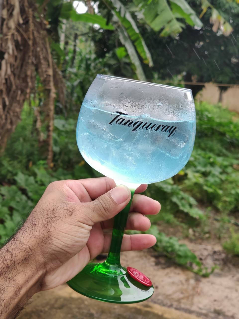 Blue Cocktail On Tanqueray Gin Goblet Wallpaper