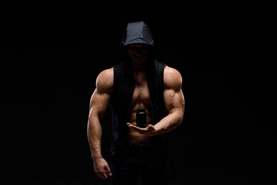 Bodybuilder In The Dark Hd Wallpaper