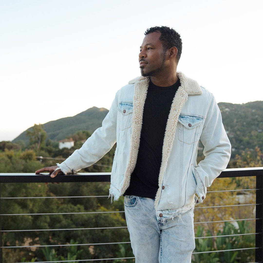 Boxing Legend Shane Mosley In Denim Attire Wallpaper