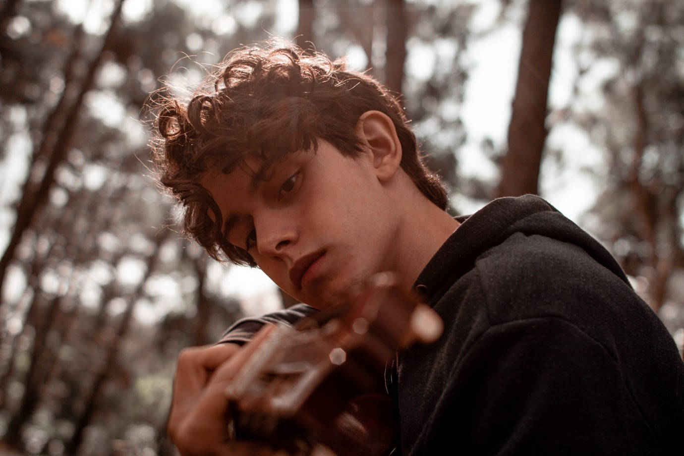 Boy Playing Guitar From Sublime Movie Wallpaper