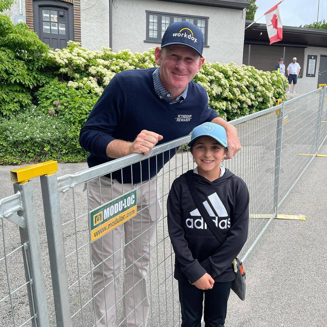 Brandt Snedeker Posing With Fan Wallpaper