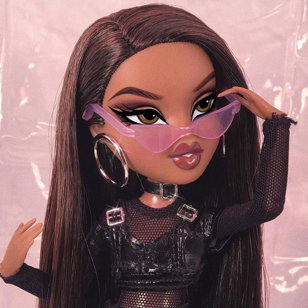 Bratz Dolls Close Up Black Hair Pink Glasses Wallpaper