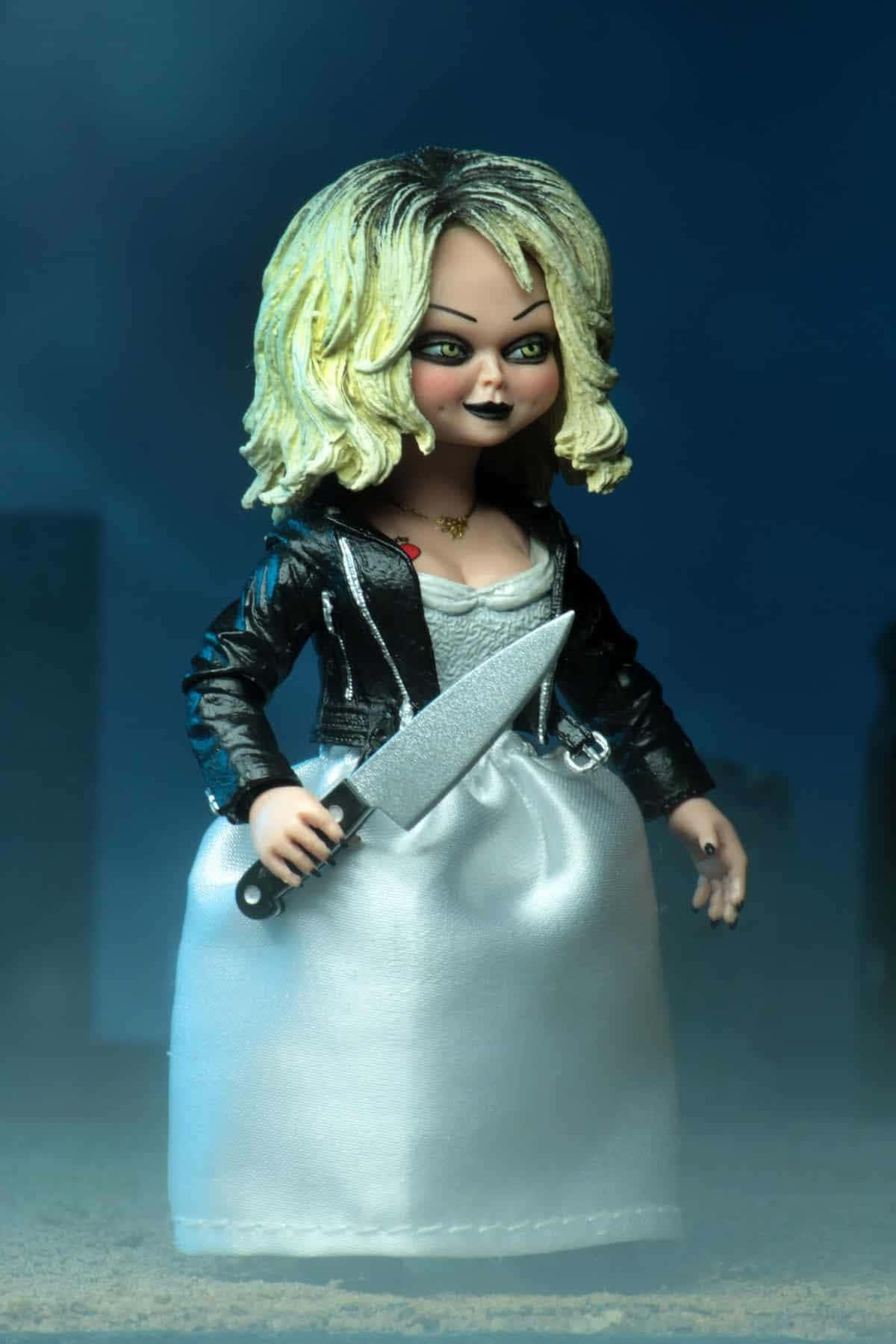 Brideof Chucky Dollwith Knife Wallpaper