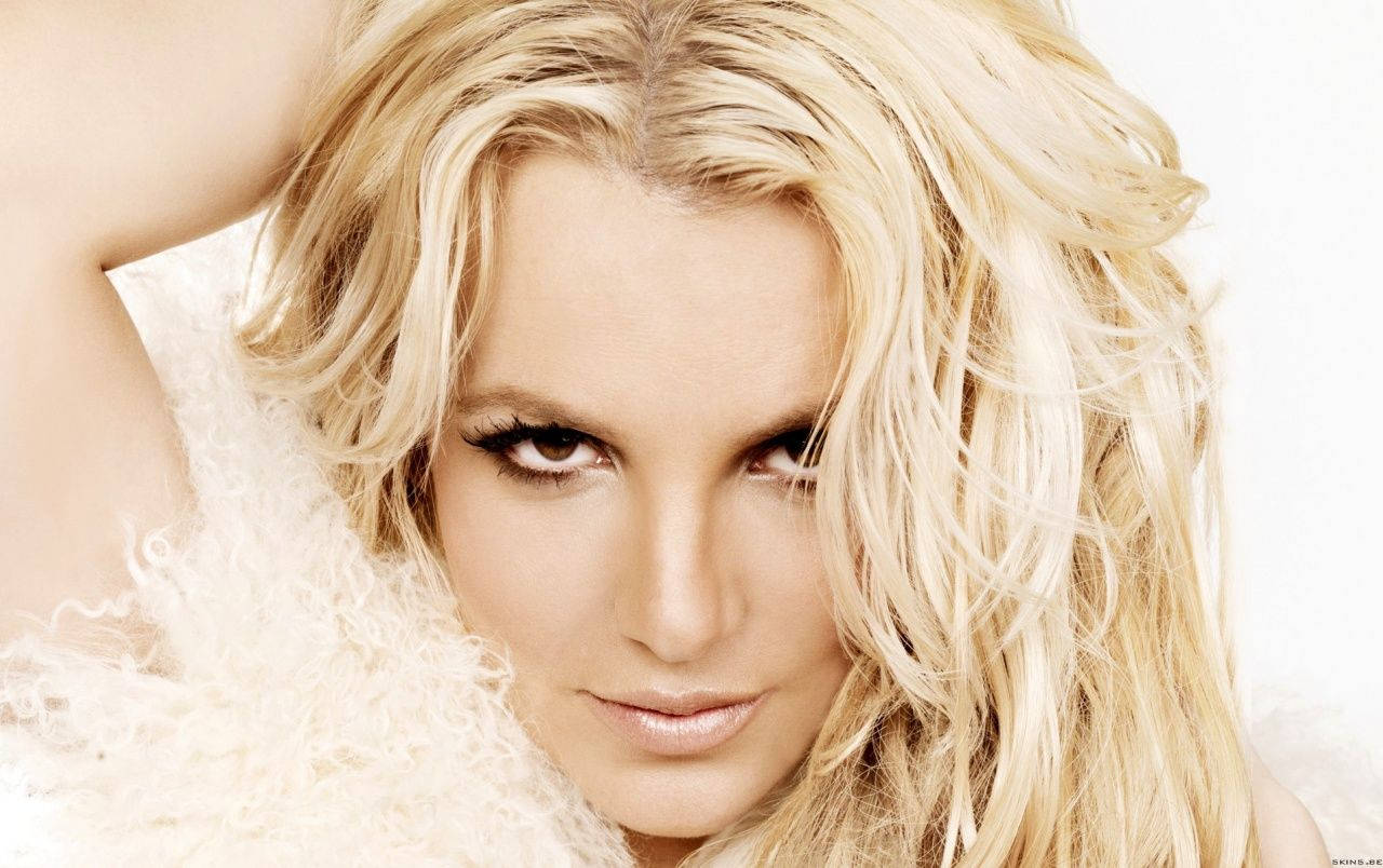 Britney Spears Femme Fatale Wallpaper