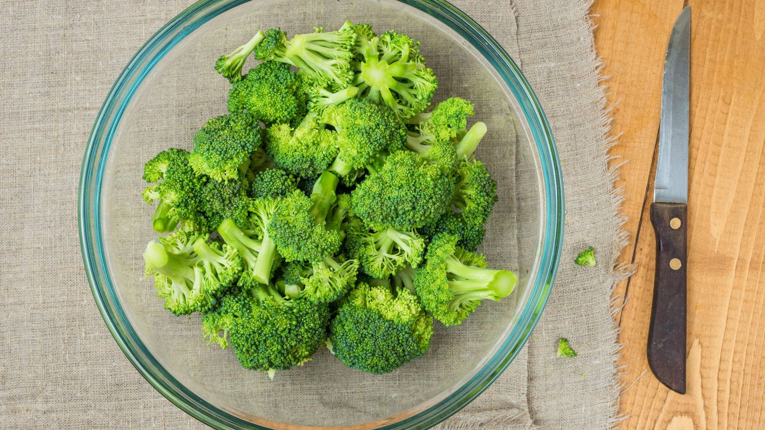 Broccoli On Clear Bowl Wallpaper