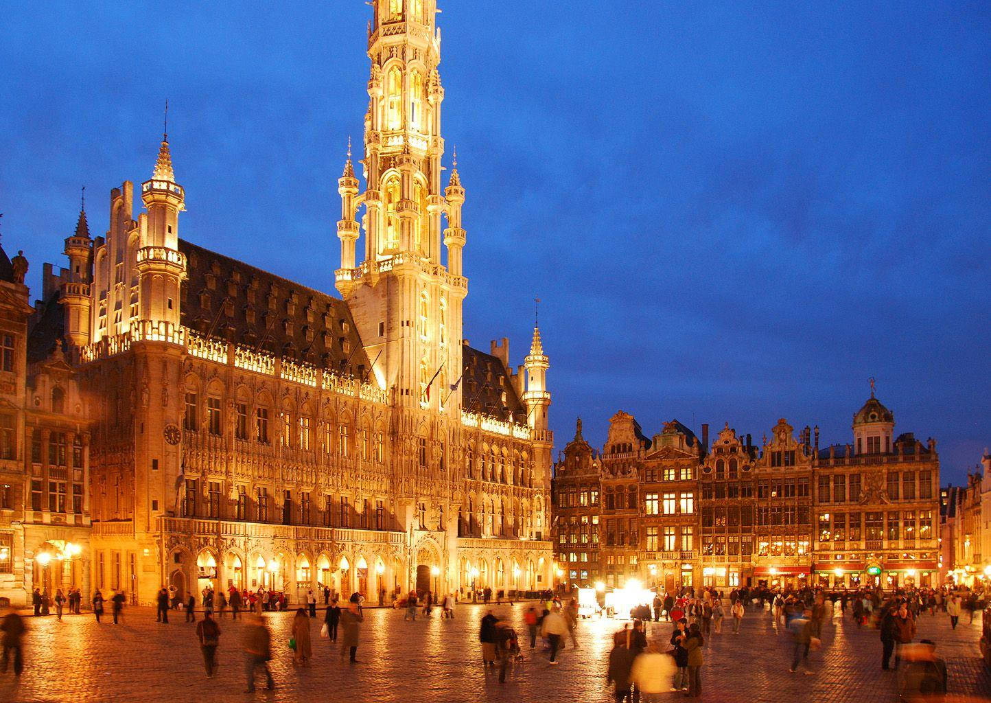 Brussels Yellow City Wallpaper