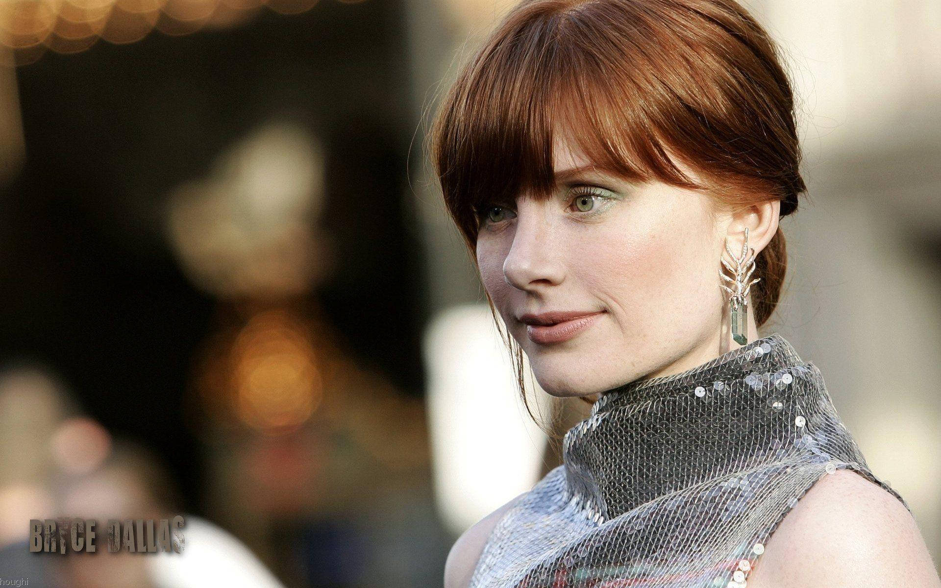 bryce dallas howard silver dress Bryce Dallas Howard's Golden Globes 2021 dress criticised
