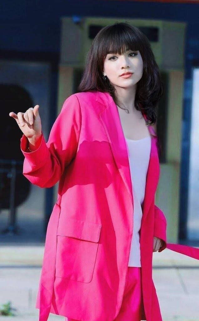 Bts Girls Jungkook In Pink Suit Wallpaper