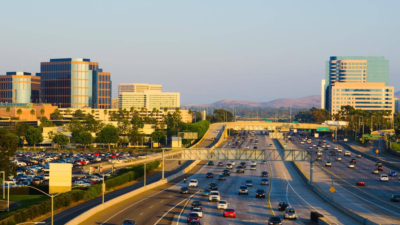 Busy Road Of Irvine California Wallpaper