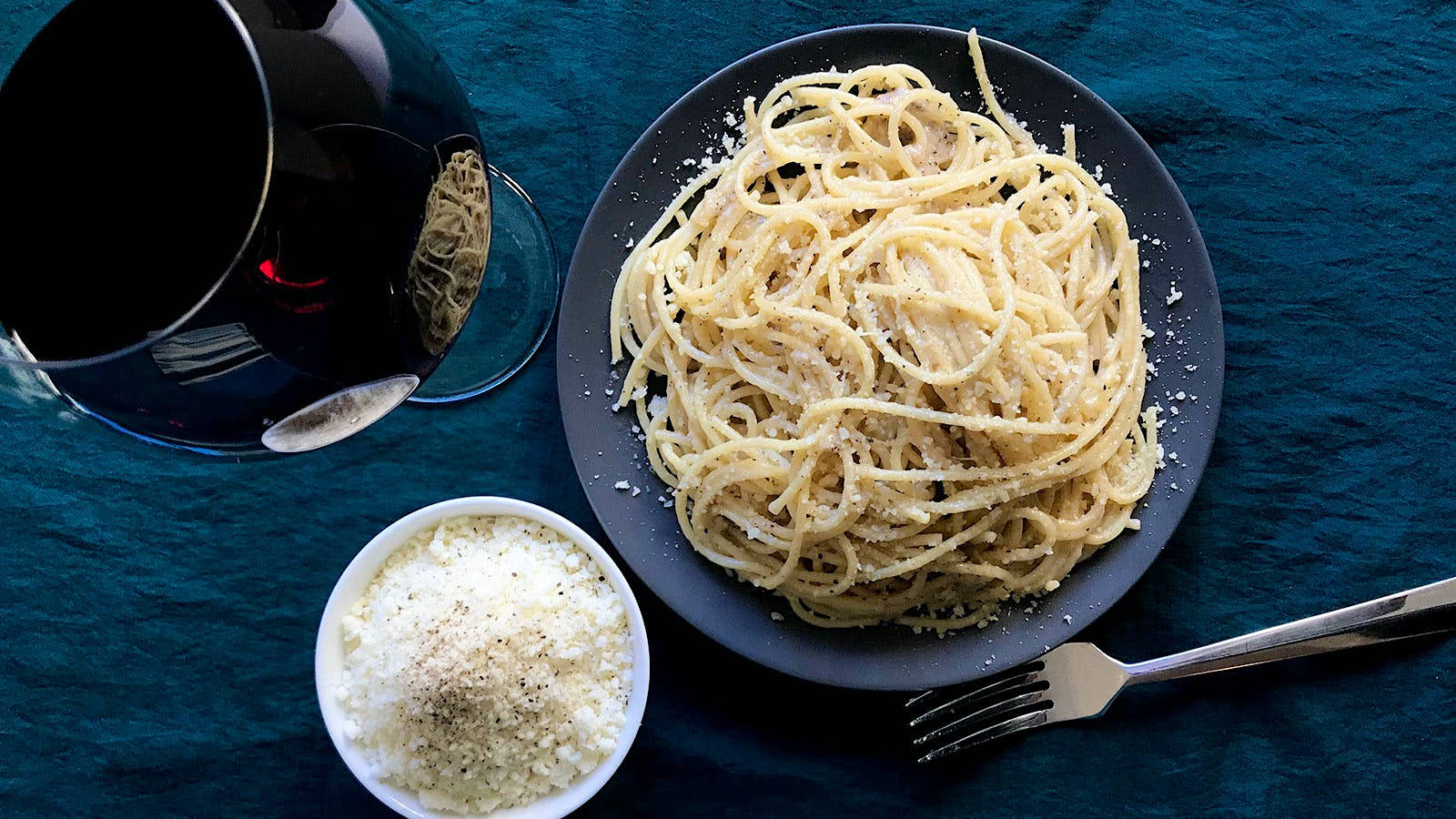 Cacio E Pepe With Red Wine Wallpaper