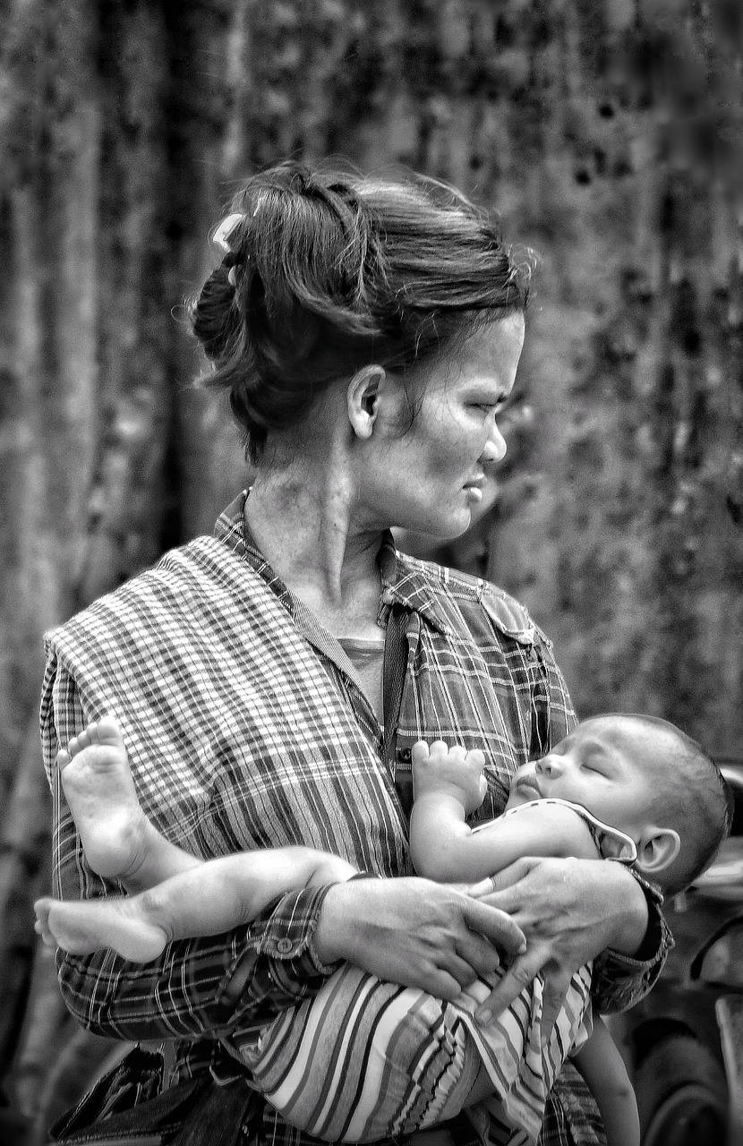 Candid Mother And Baby Portrait Wallpaper