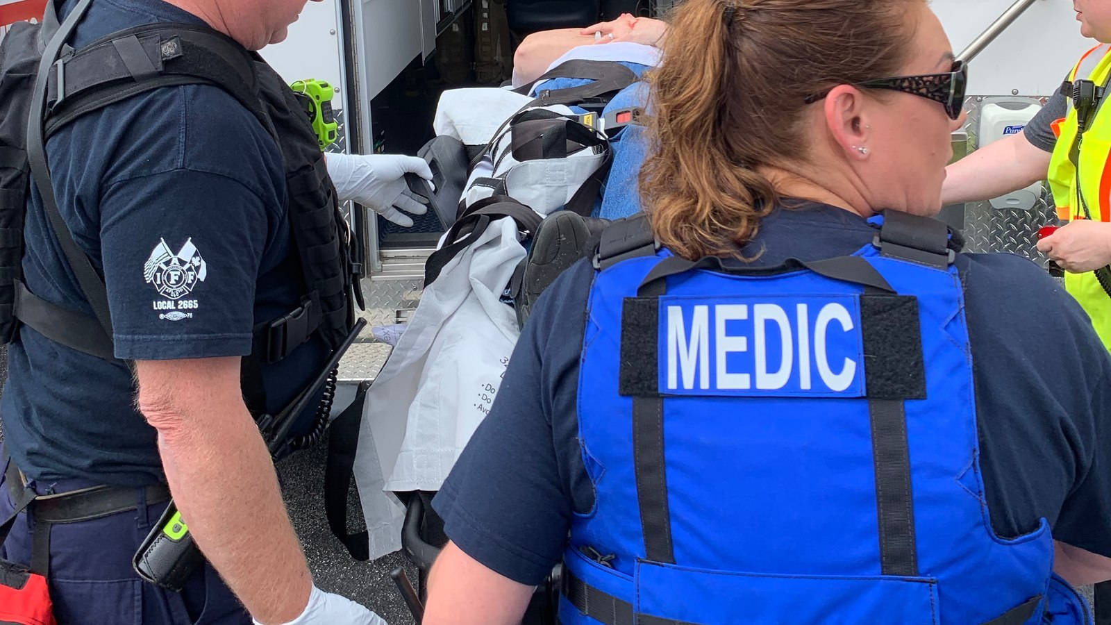 Caption: Dedicated Female Paramedic Assisting At The Scene Wallpaper