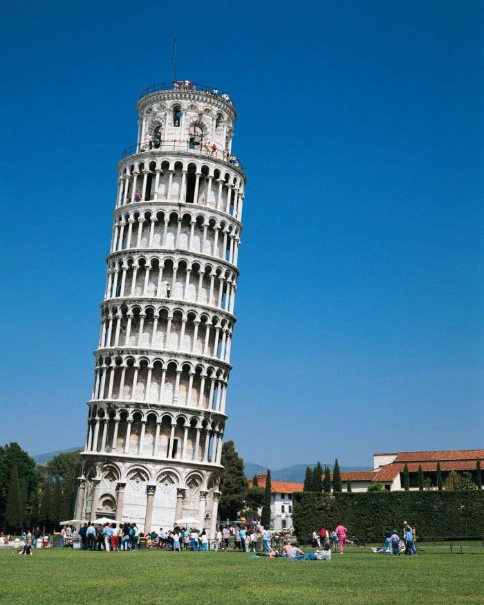 Caption: Majestic View Of The Leaning Tower Of Pisa Wallpaper