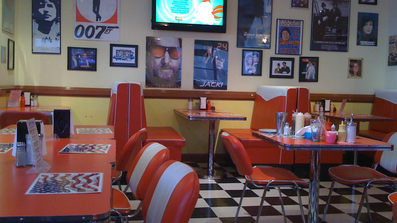 Caption: Timeless Charm Of A Classic 50's American Diner Wallpaper