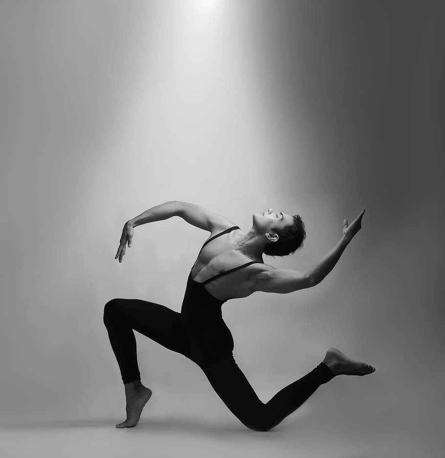 Captivating Grace - Xander Parish: Ballet Dancer In Motion Wallpaper