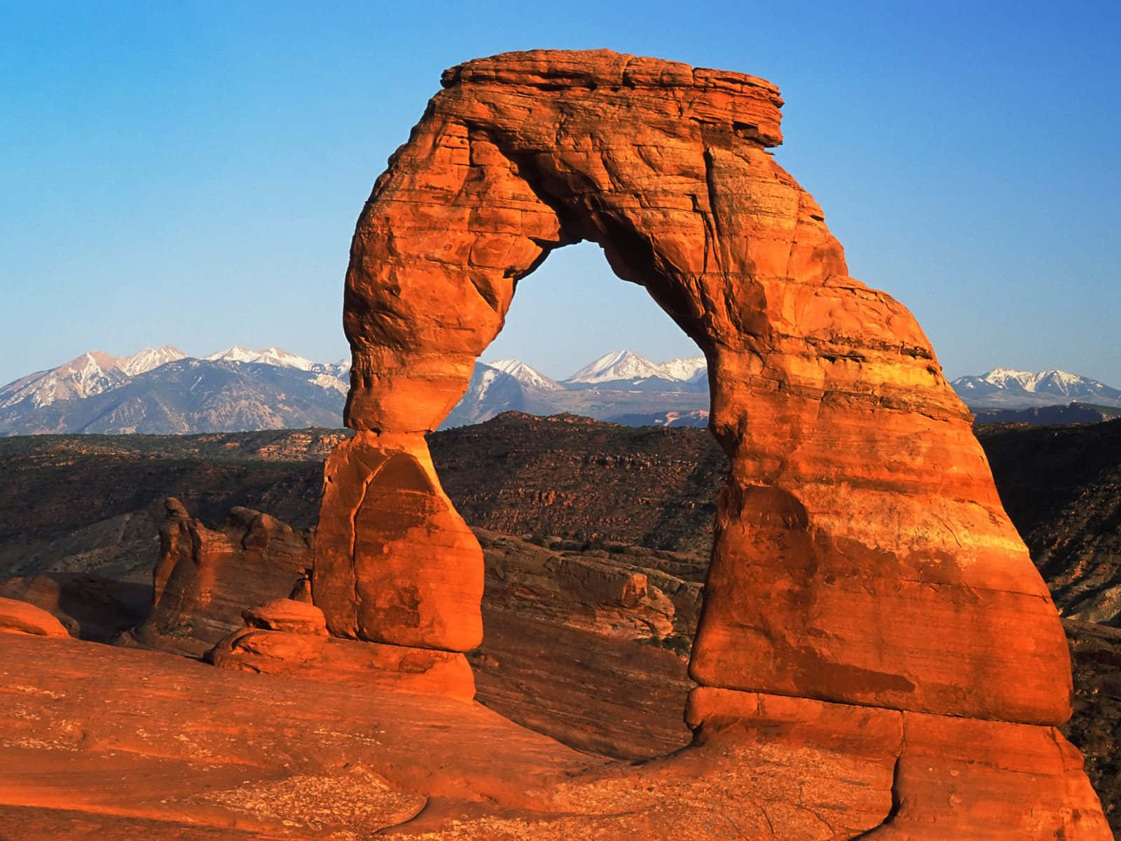 Captivating Sunset At Delicate Arch, Utah Wallpaper