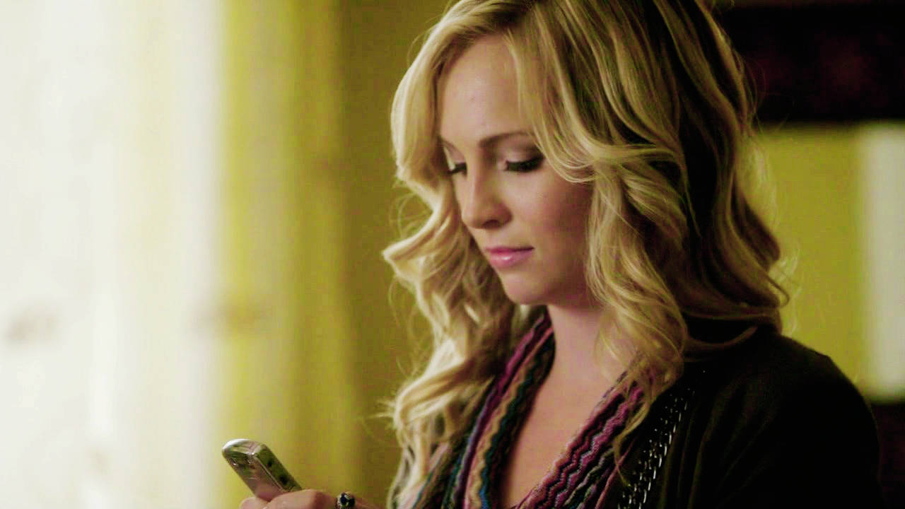 Caroline Forbes Texting On Phone Wallpaper