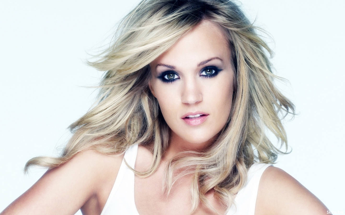 Carrie Underwood Smokey Eye Makeup Wallpaper