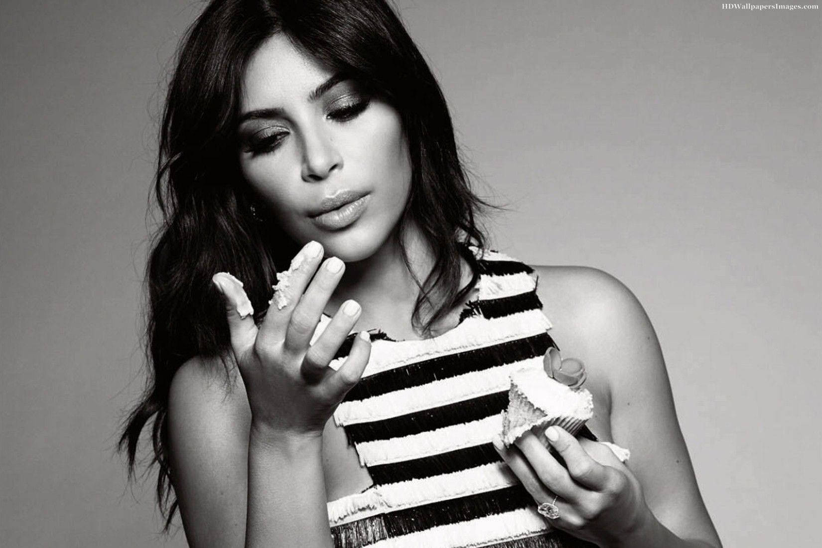 Celebrity Kim Kardashian In Black And White Striped Shirt Wallpaper