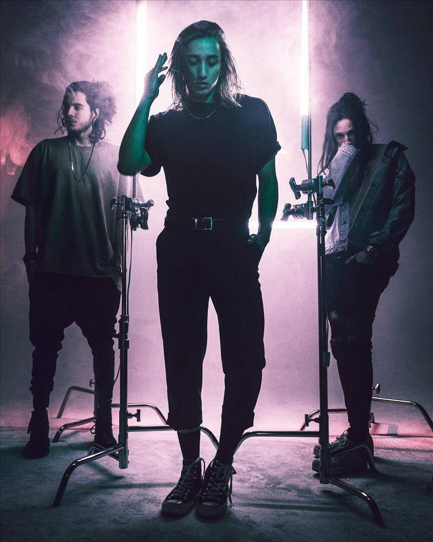 Chase Atlantic 864 X 1080 Wallpaper