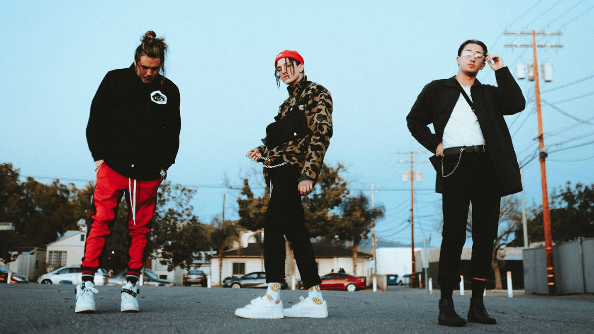 Chase Atlantic Street Fashion Wear Wallpaper