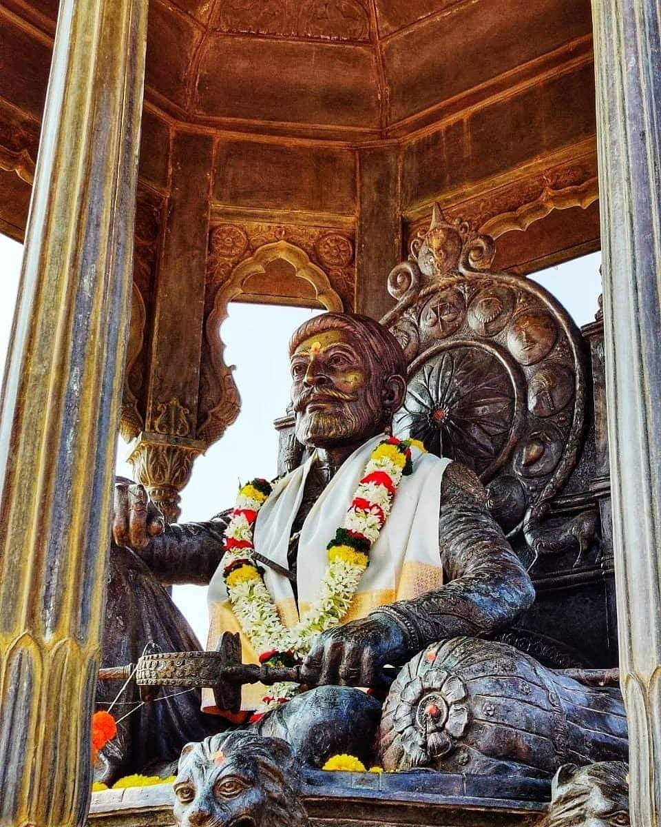 Chhatrapati Shivaji Maharaj With Colorful Garlands Wallpaper