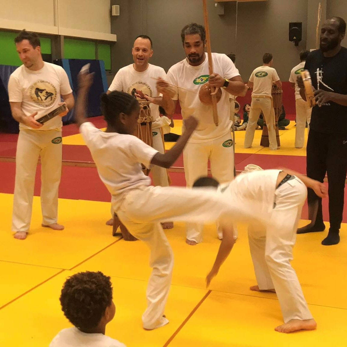 Children's Capoeira Class In Action Wallpaper