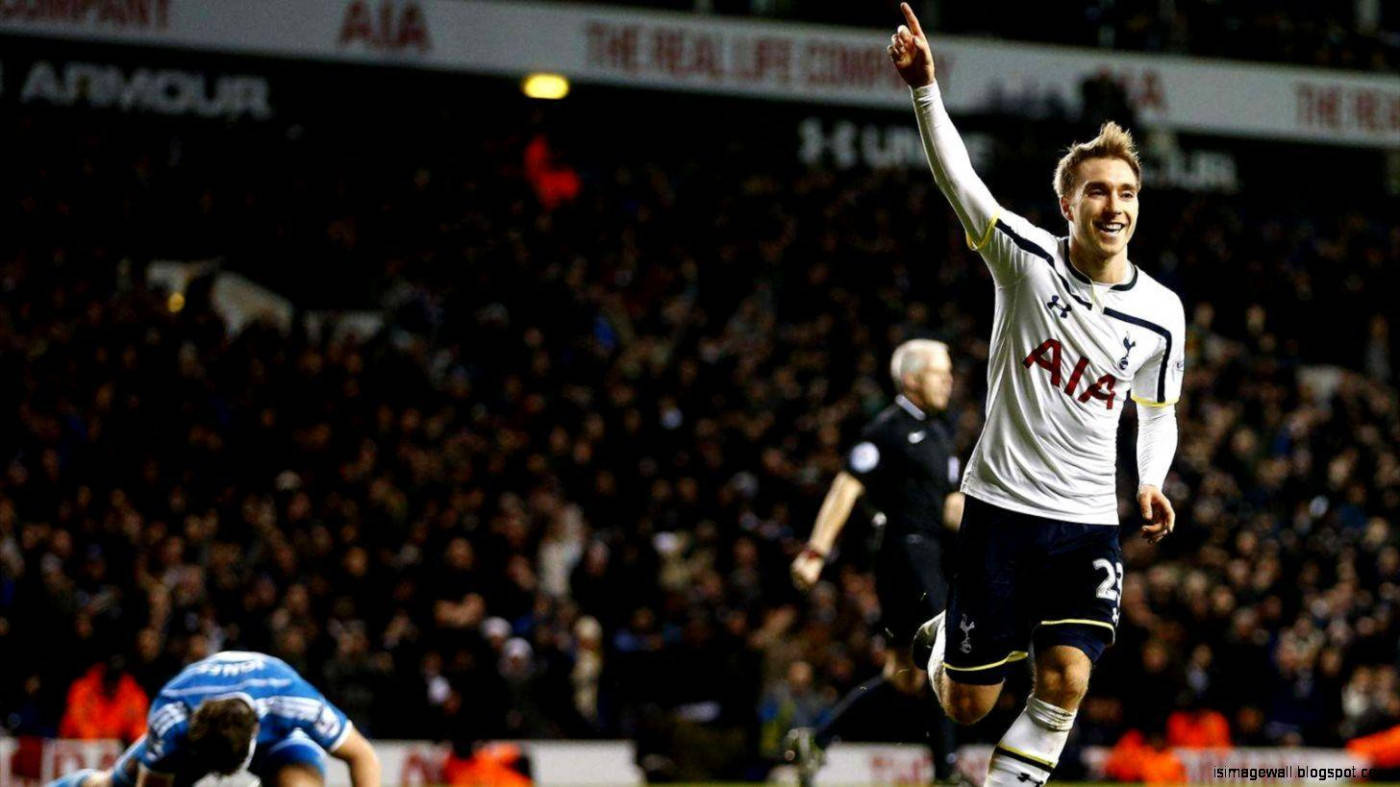 Christian Eriksen Running While Pointing Wallpaper