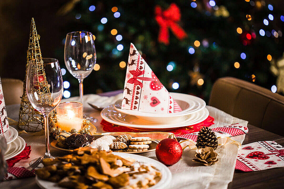 Christmas Table With Pretty Decorations Wallpaper
