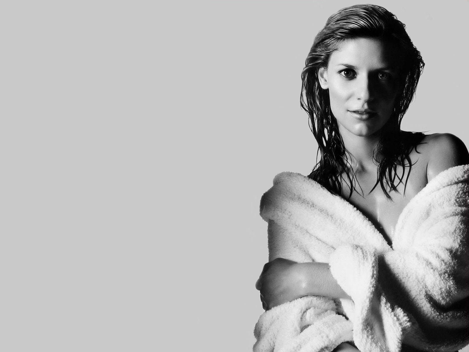 Claire Danes Wet Look Wallpaper