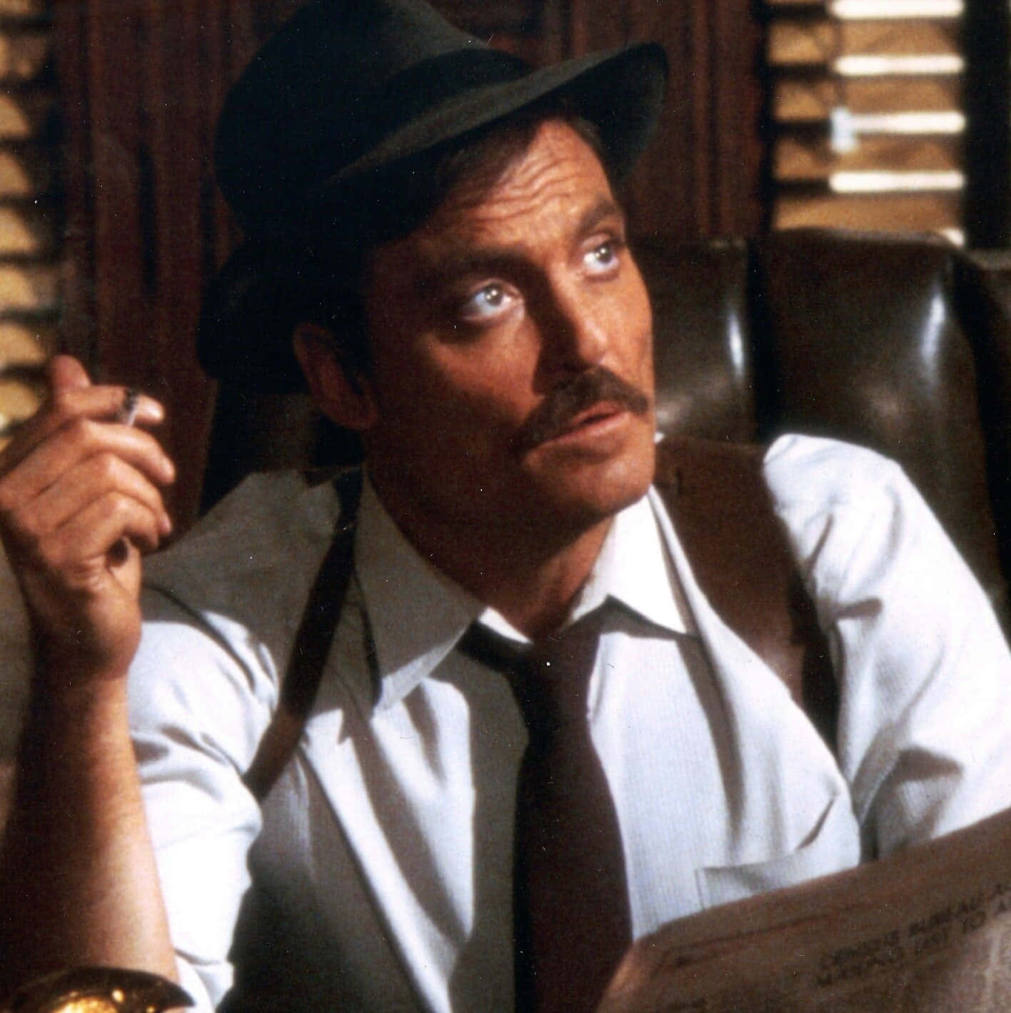 Classic Detective Look Stacy Keach Wallpaper