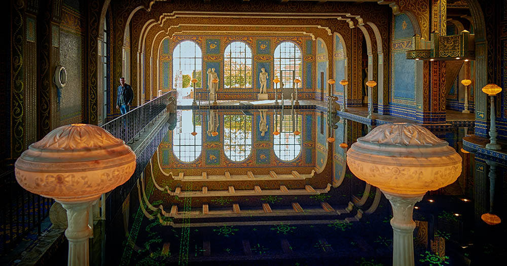 Classic Sculptures In Hearst Castle's Roman Pool Wallpaper