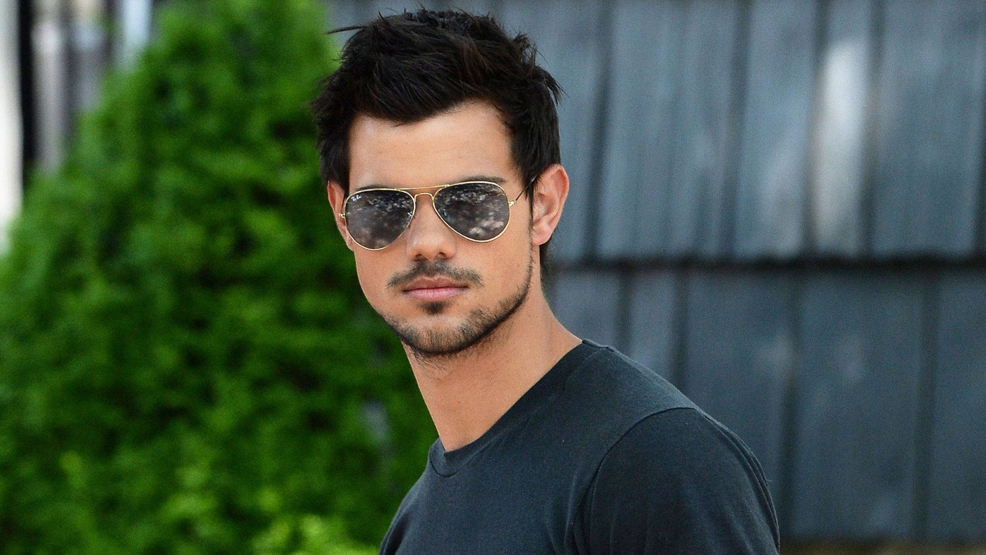 Taylor hotsell lautner sunglasses