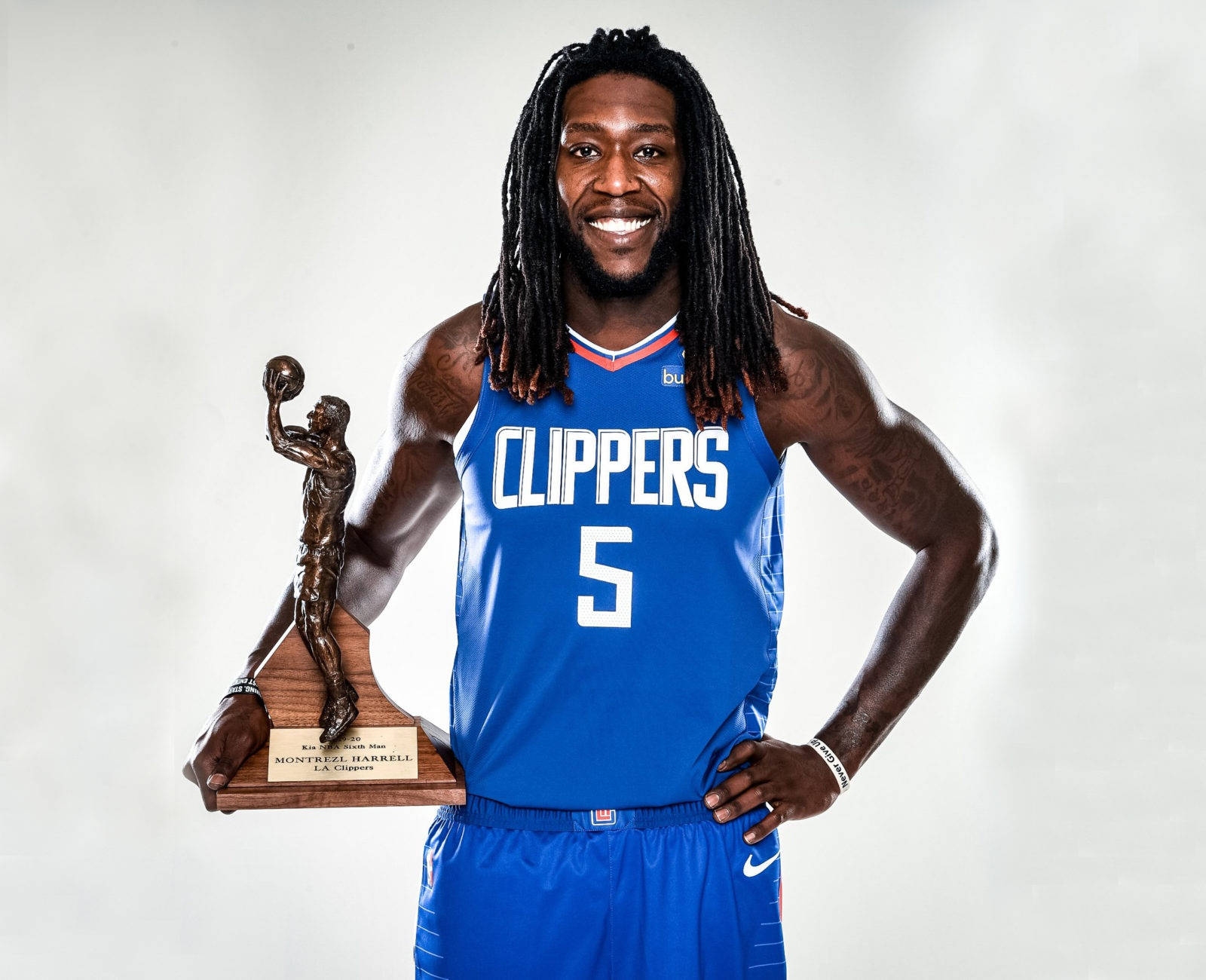 Clippers Montrezl Harrell With Trophy Wallpaper