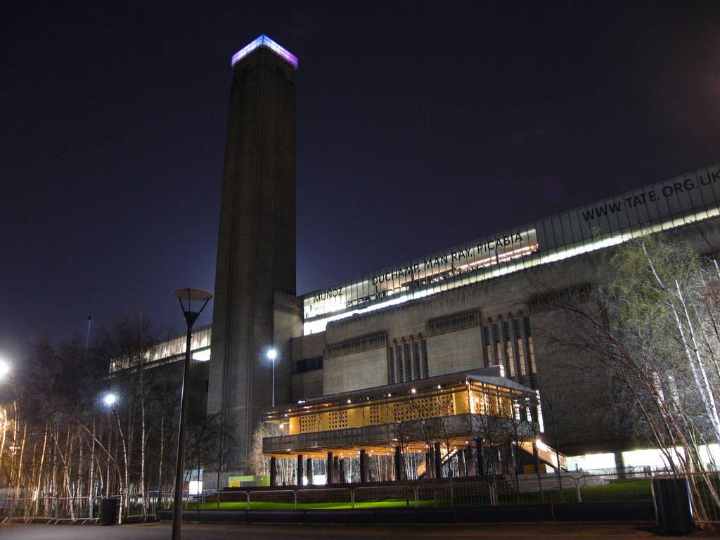 Close-up Tate Modern Building Night Wallpaper