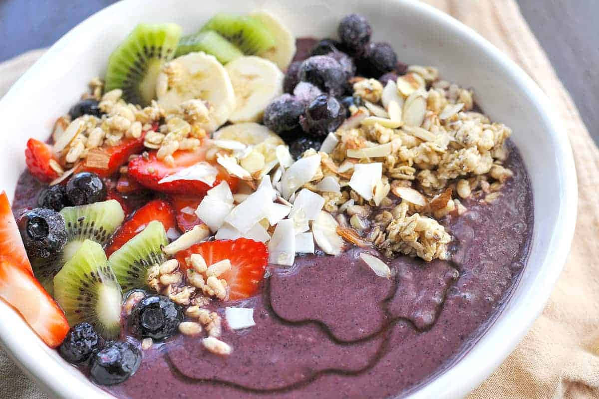 Colorful Acai Bowl With Fresh Fruit And Granola Wallpaper