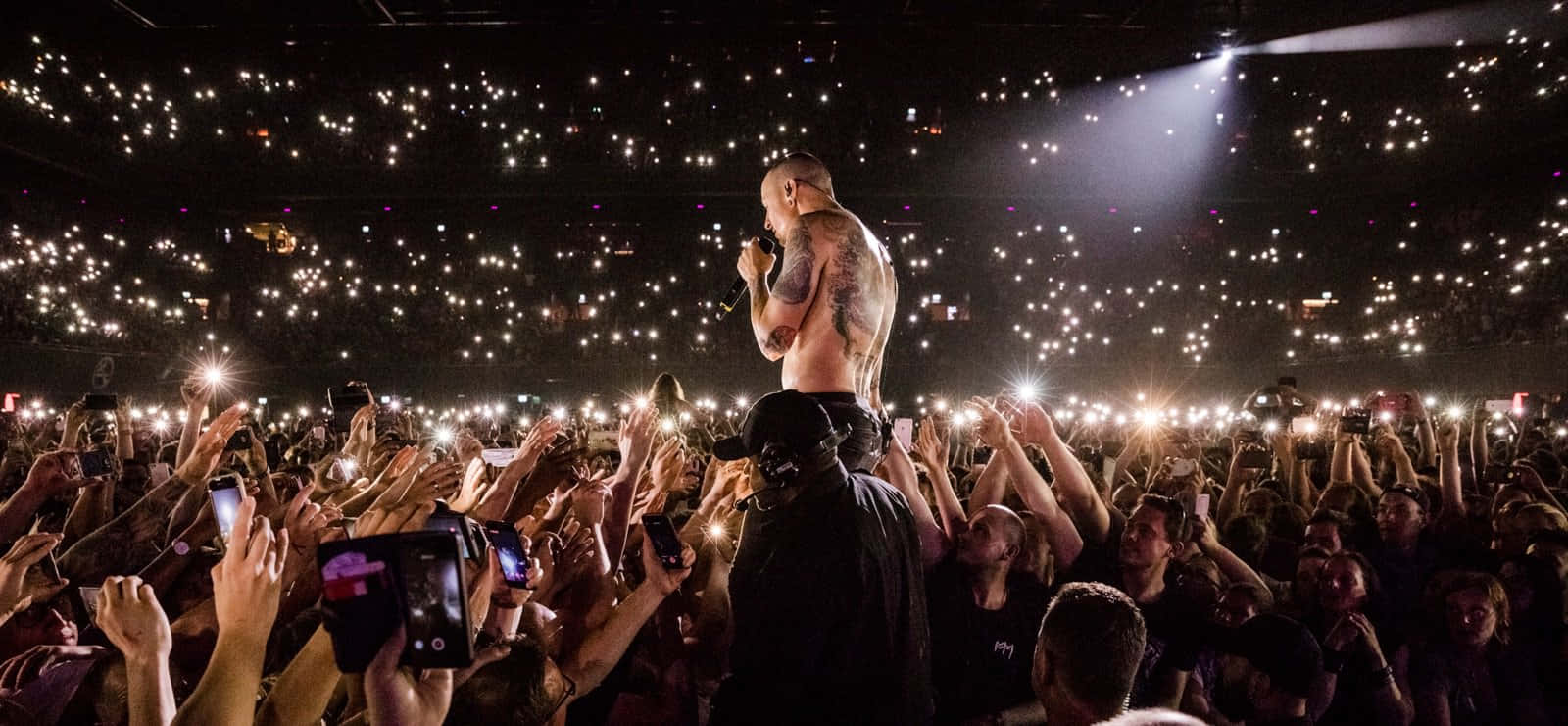 Concert Crowd Illuminatedby Cellphones Wallpaper