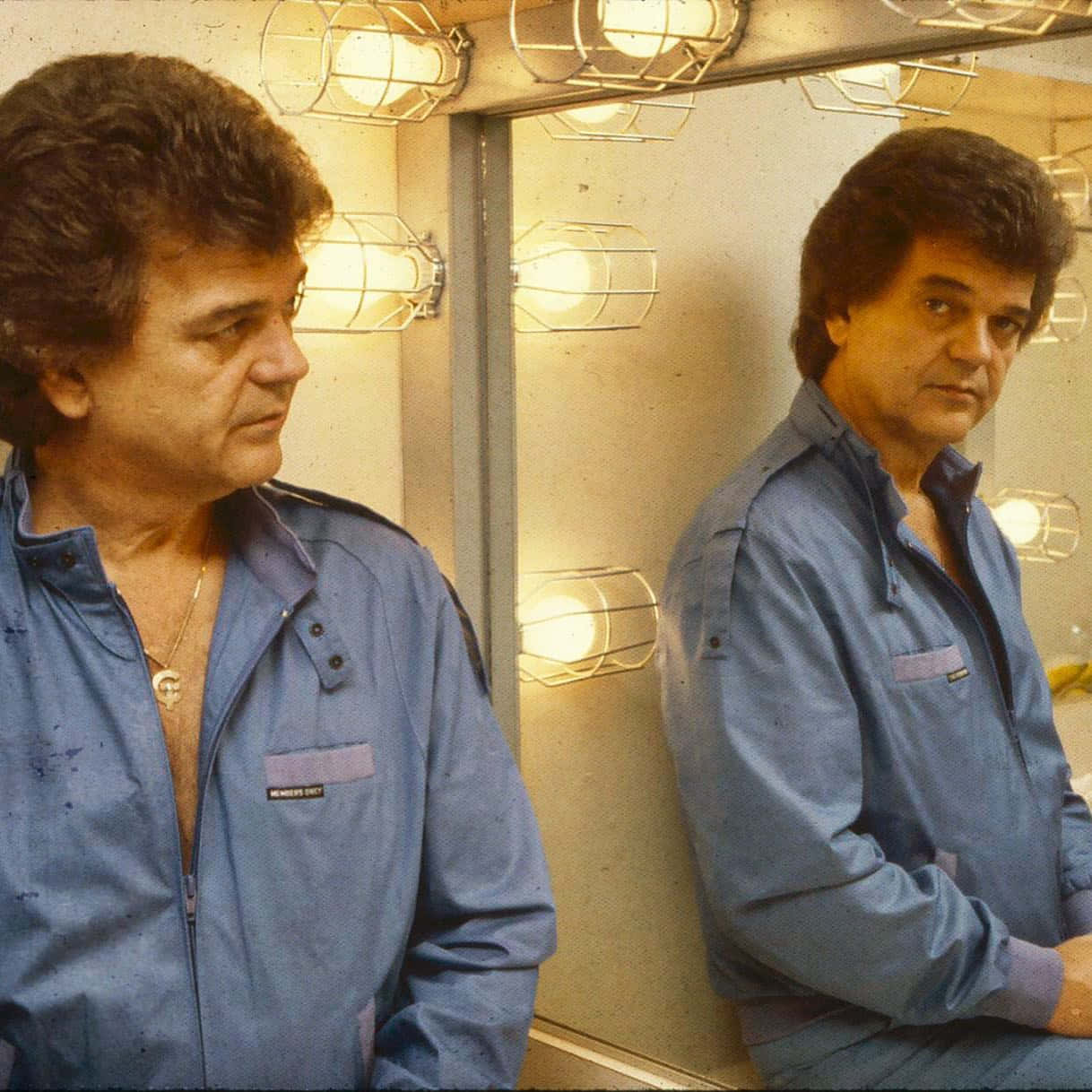 Conway Twitty Backstage Mirror Reflection Wallpaper