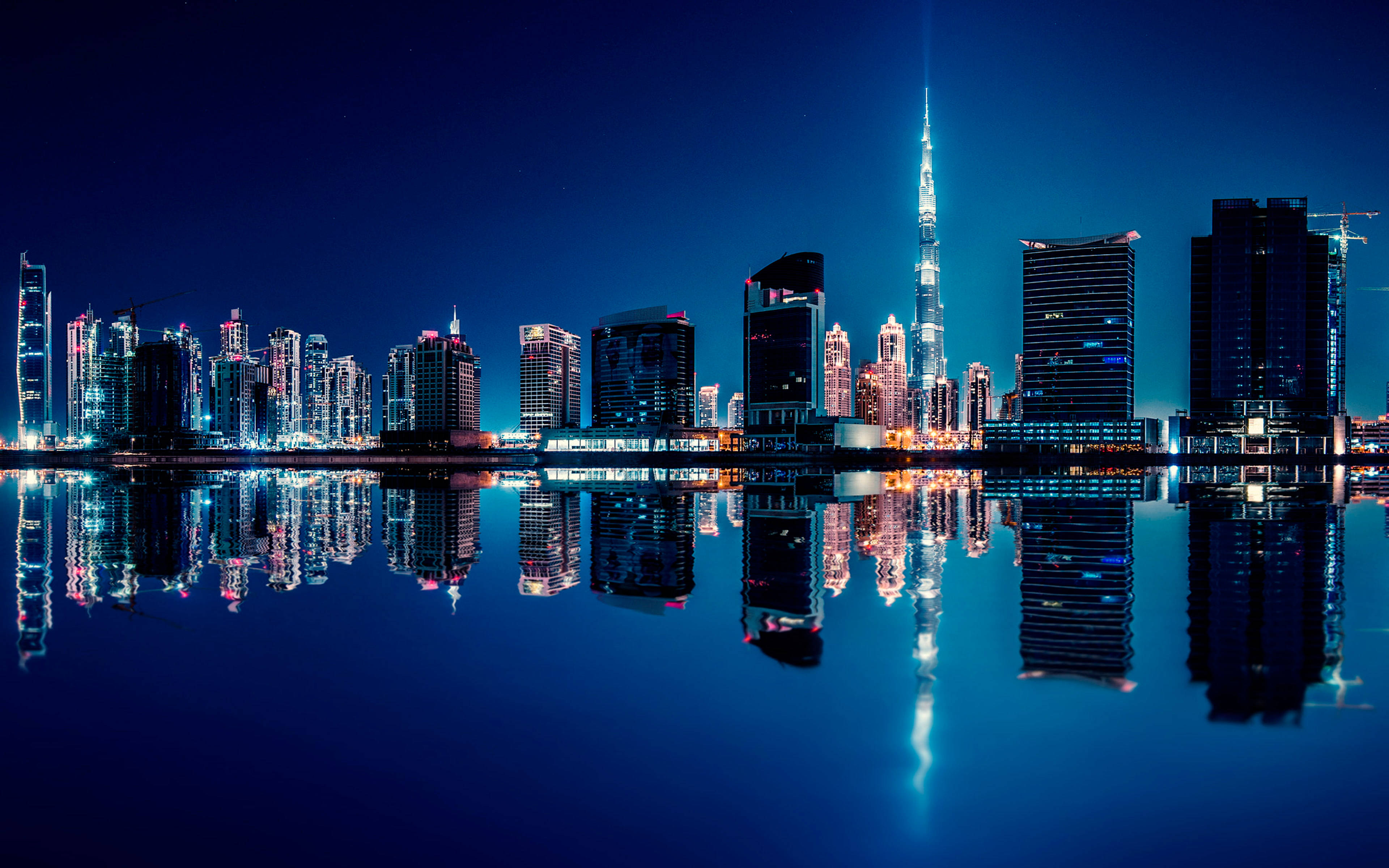 Cool United Arab Emirates Reflection Tablet Wallpaper