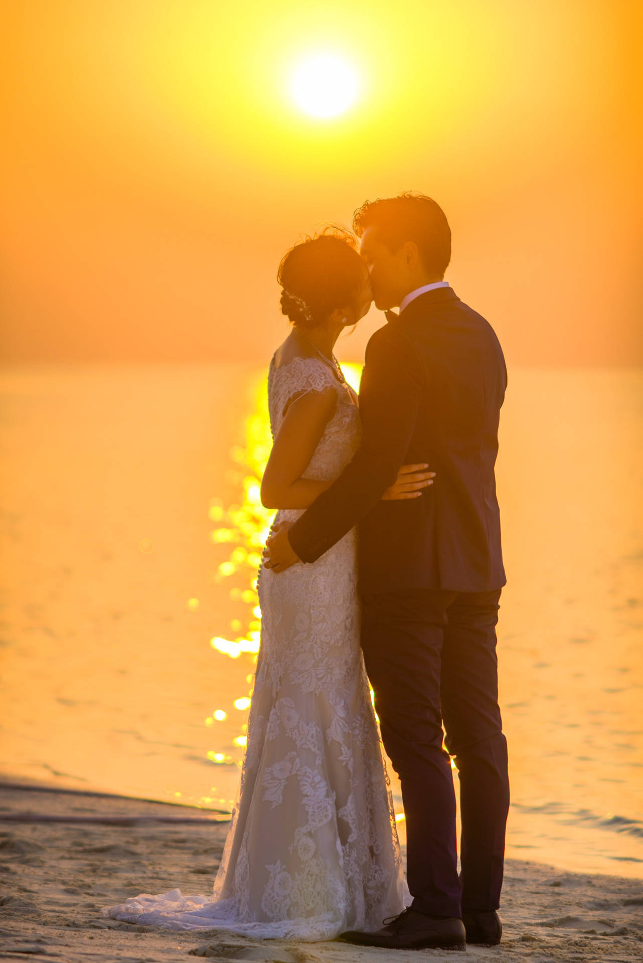 Couple In Love Kissing Under Sunset Wallpaper