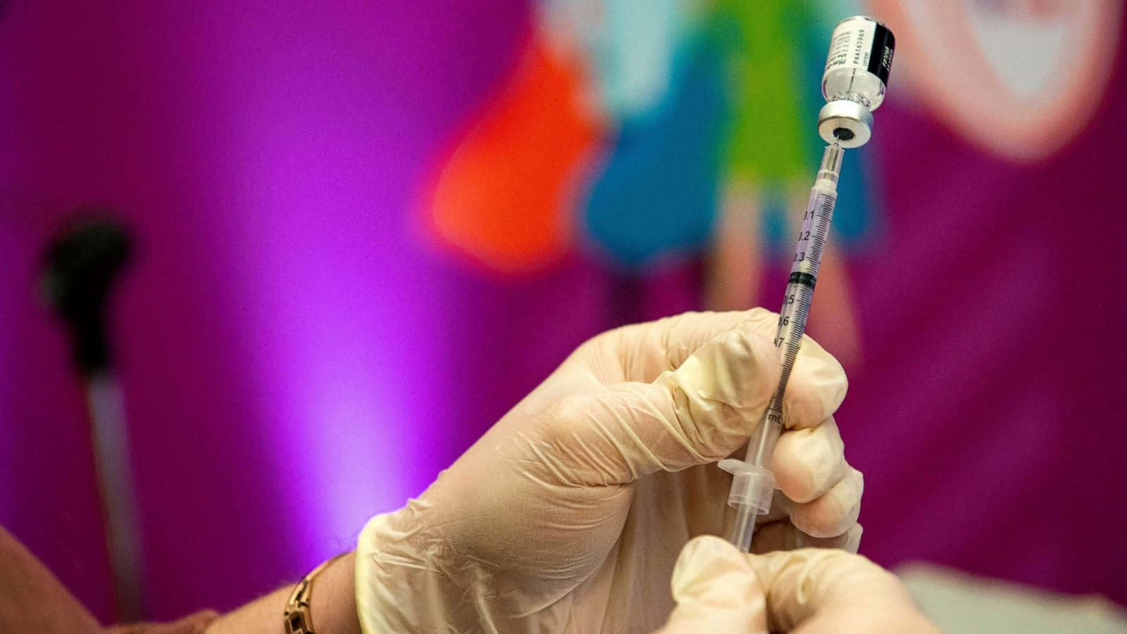 Covid-19 Vaccine Booster Shot At Hartford Hospital Wallpaper