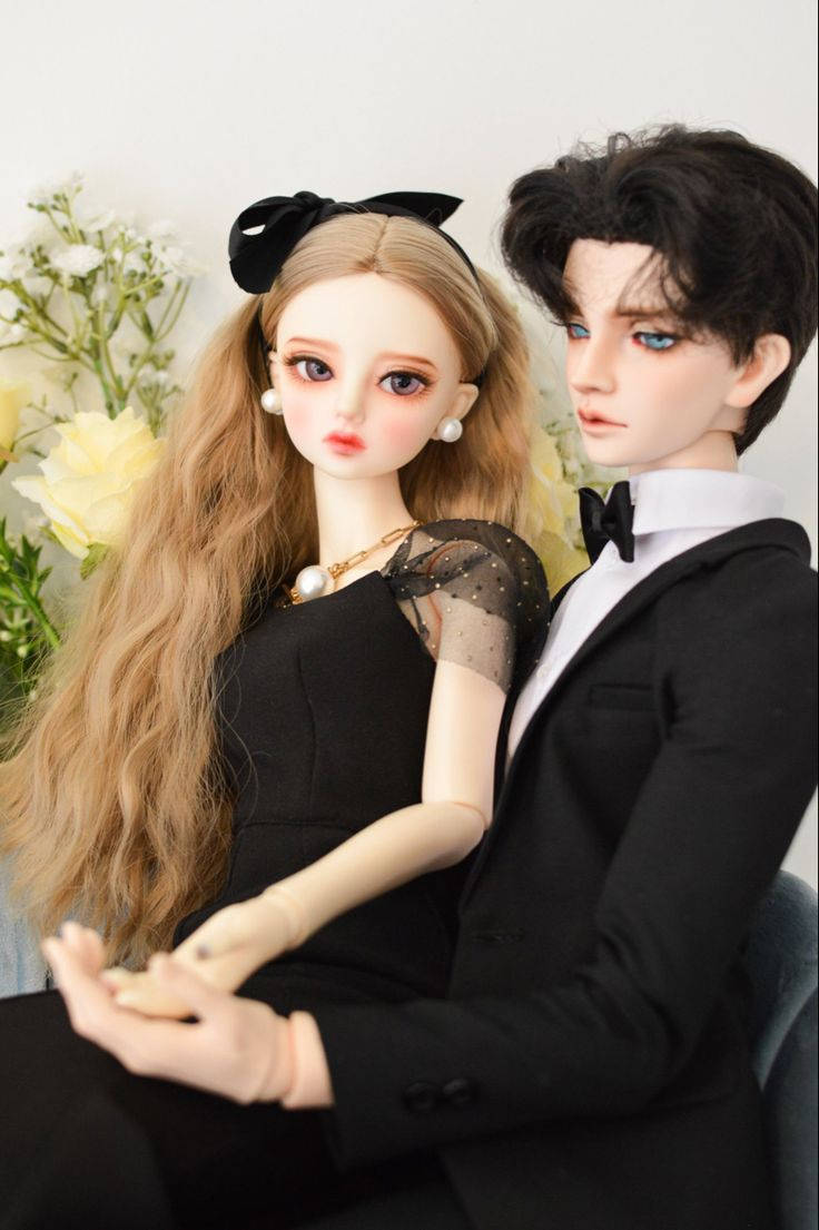 Cute Doll Couple In Black Outfits Wallpaper