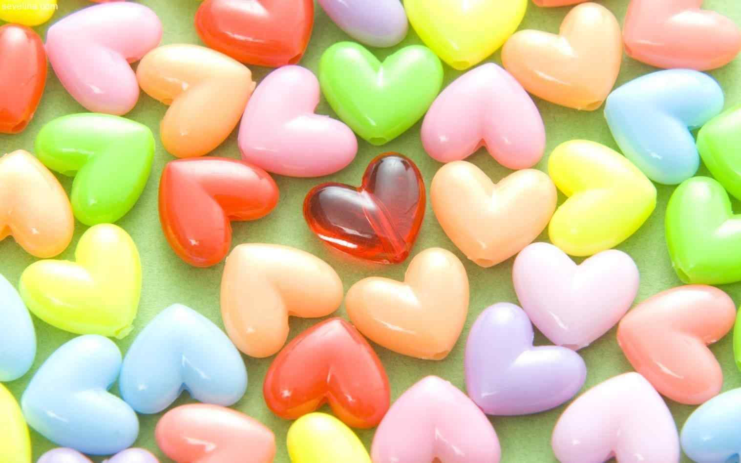 Cute Valentine's Day Heart Beads Wallpaper